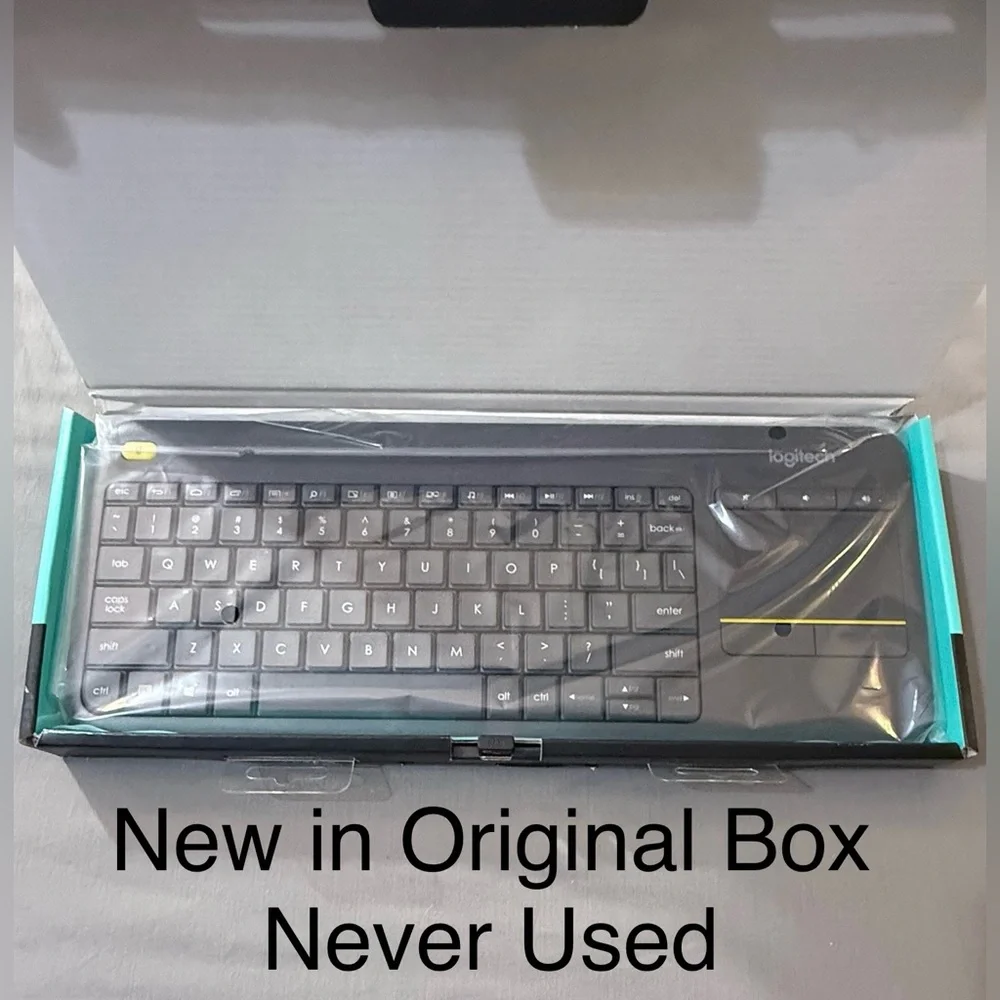 Logitech K400 Plus Wireless Keyboard PC to TV with Ease. New in Original Box